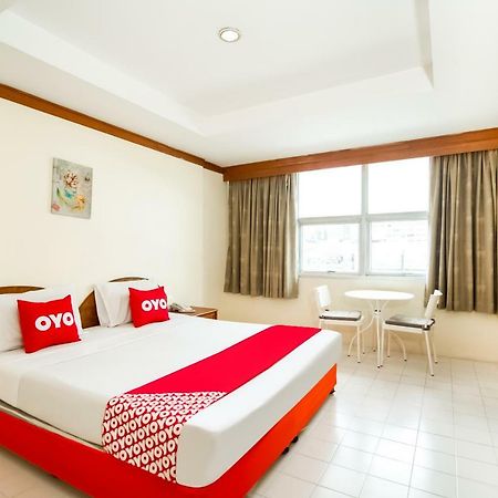 Oyo 320 Regent 2002 Guest House Phuket Exterior photo