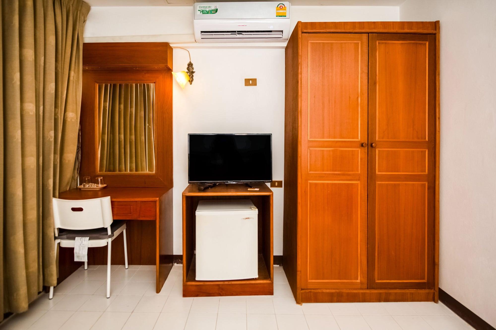 Oyo 320 Regent 2002 Guest House Phuket Exterior photo