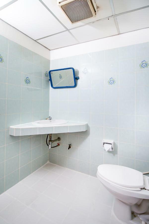 Oyo 320 Regent 2002 Guest House Phuket Exterior photo